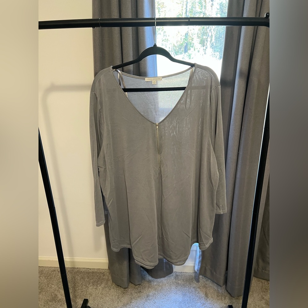 Green Envelope Light Gray Long Sleeve V-Neck Top with Silver Zipper Accent